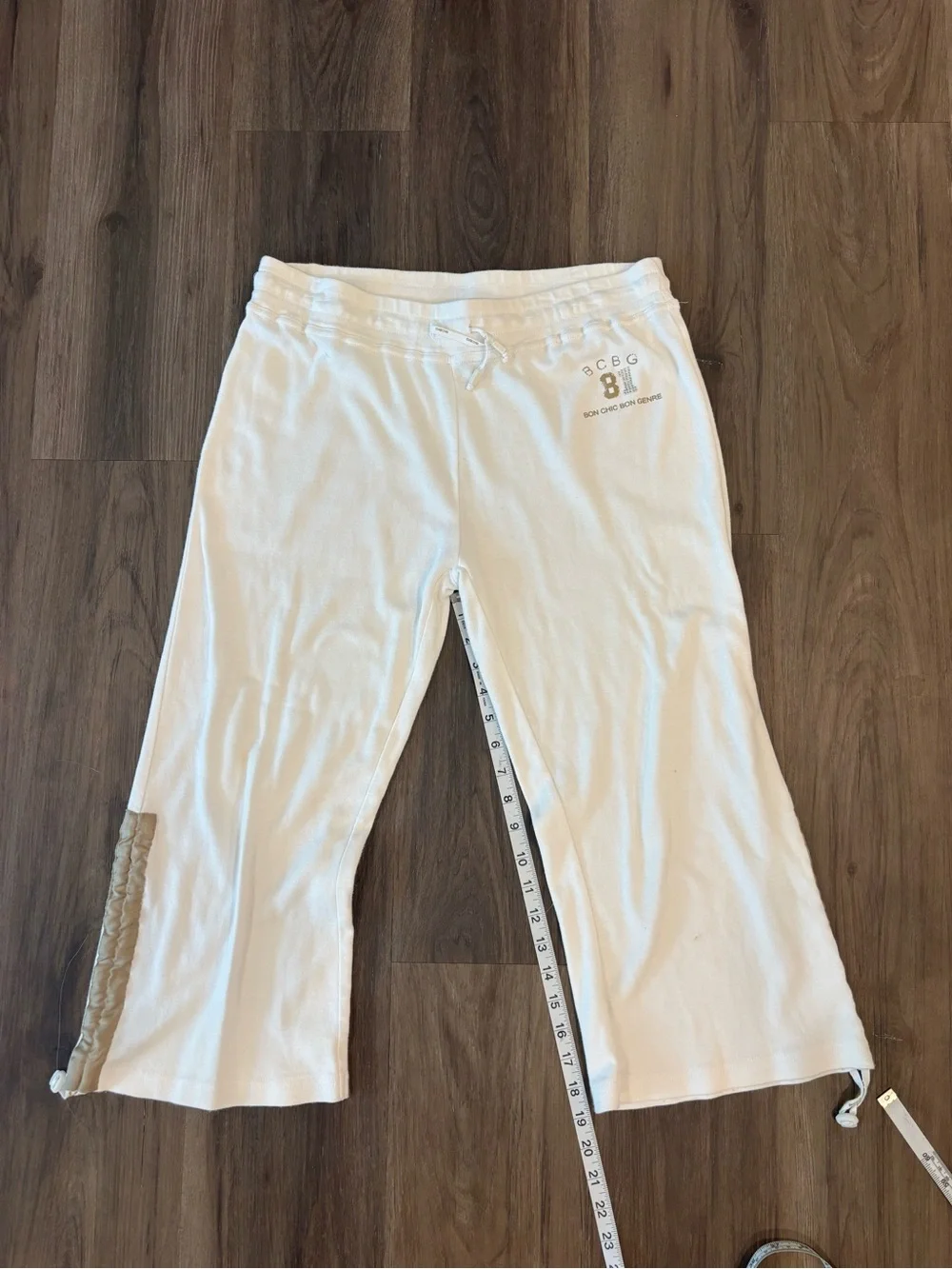 BCBG Cream Cropped Lounge Pants with Side Quilting